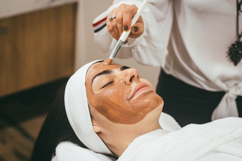 Tratamento facial com produtos naturais